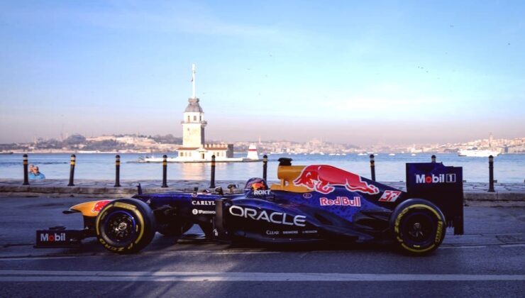 Formula 1 Aracı İstanbul’un İkonik Mekanlarında Tur Attı: Kız Kulesi’nde Görsel Şölen