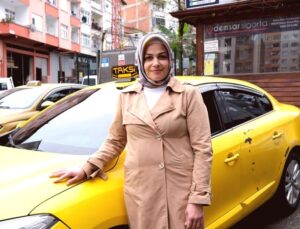 Rize’de Kadın Taksici: “Kadınlar Her Alanda Başarılı Olabilir”