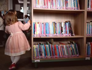 Kitap Sevgisiyle Büyüyen Minik Ela: 28 Günlükken Başlayan Kütüphane Macerası