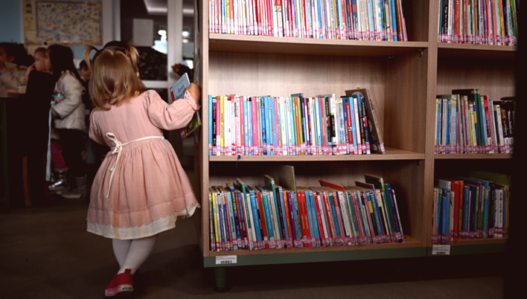 Kitap Sevgisiyle Büyüyen Minik Ela: 28 Günlükken Başlayan Kütüphane Macerası