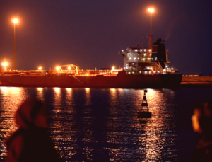 Hürmüz Boğazı’nda Sakin Sular: İran Gemileri Trafikte Hakim