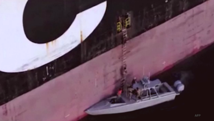 İran, Hürmüz Boğazı’nda İki Ticari Gemiye El Koydu