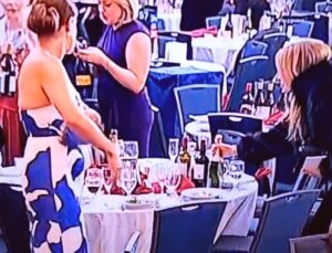 Beyaz Saray Muhabirler Yemeğinde Panik Anları: Davetliler Şişeleri Kapıp Poz Verdi