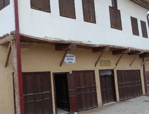 91 Yıllık Tarihi Konak, Darende’de Kültür ve Bilgi Yuvasına Dönüştü