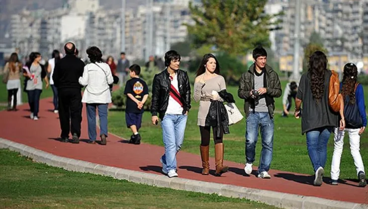 Malatya’da Gençlerin Gelecek Kaygısı: Enkaz Şehirde Kalmak mı, Gitmek mi?