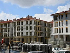 Doğanşehir’de Deprem Sonrası Yeniden Yapılanma Hız Kazanıyor: Vali Yavuz Sahada