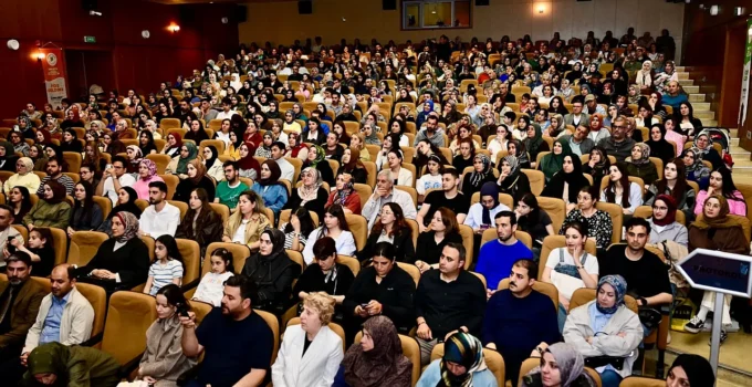 Aile İçi İletişim Konferansı Yoğun Katılımla Gerçekleşti: Çocuklar ve Ebeveynler İçin Yol Haritası