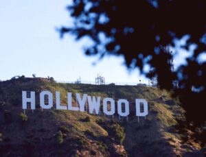 Hollywood’dan Dev Birleşmeye Karşı Açık Mektup: 1400 İsimden Sektör Endişeleri