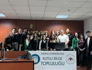 Hukuk Fakültesi Öğrencilerinden Mahkemede Canlandırma