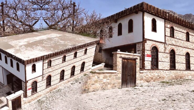 Isparta’da 800 Yıllık Bahçe Camisi Zamana Meydan Okuyor