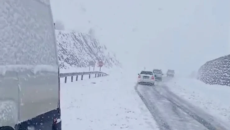 Malatya’da Yoğun Kar Yağışı Ulaşımı Aksattı, Araçlar Yolda Kaldı