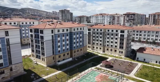 Malatya’da Deprem Konutlarında Anahtar Teslim Heyecanı: 1012 Konut Hak Sahiplerine Ulaşıyor