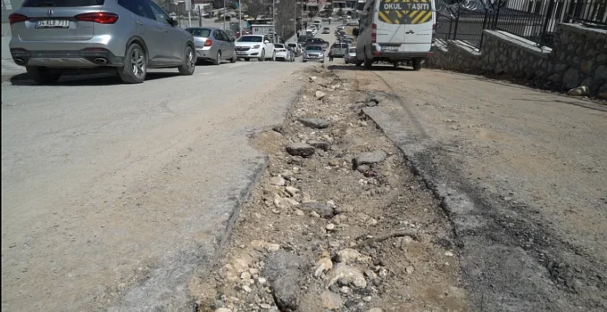 Malatya’da Yollar Çileye Döndü: Yakınca’da Hayati Güzergah Perişan