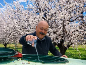 Malatya Kayısı Üreticisinden Zemzemli Don Önlemi