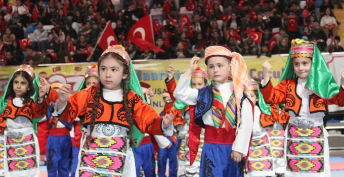 Malatya’da 23 Nisan Kutlamaları Dijital Tehlikelere Dikkat Çekti