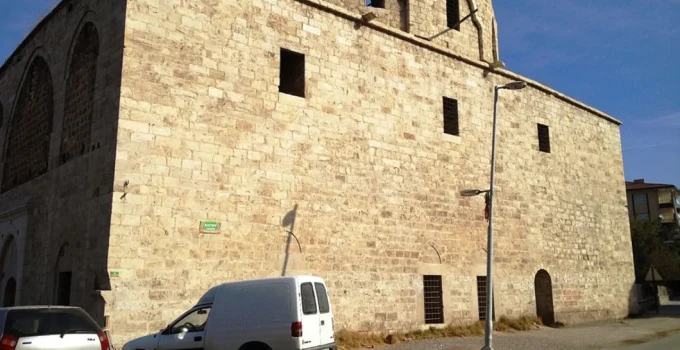 Malatya’nın Tarihi Taşhoran Kilisesi: Kubbedeki Kadın Figürlerinin Sırrı ve Depremin Gölgesi