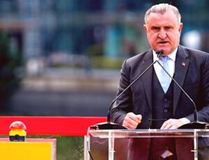 Bakan Bak’tan ‘Şampiyon Cimbom’ Sözlerine Açıklama