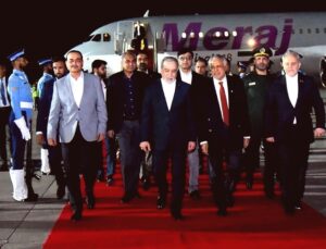 İran Dışişleri Bakanı İslamabad’da: Müzakere Masası Kurulacak mı?