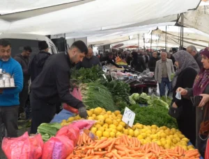 Pazarda Fiyatlarda Oynaklık Sürüyor: Vatandaşın Alım Gücü Mercek Altında