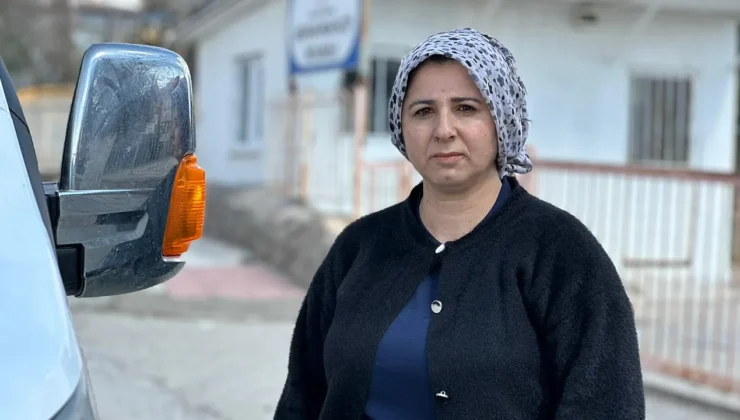 Kadın Servis Şoföründen Annelik Şefkatiyle Çocuklara Hizmet