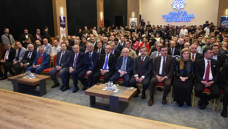 Turgut Özal Malatya’da Anıldı: Türkiye’nin Modernleşme Sürecindeki Rolü Vurgulandı