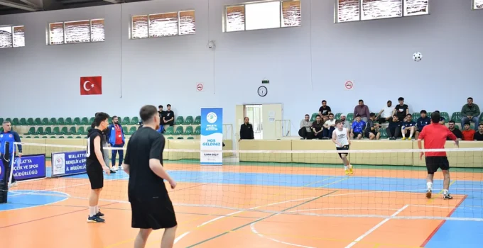 Yeşilyurt Ayak Tenisi Turnuvası Başladı: 70 Bin TL Ödül Dağıtılacak