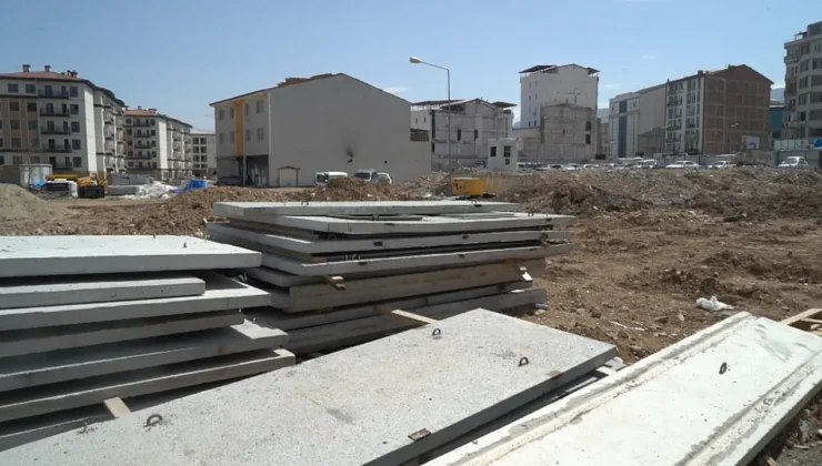 Niyazi Mısri Caddesi’nde Yol Kapanma Endişesi: Esnaf ve Mahalle Sakinleri Mağdur Olacak