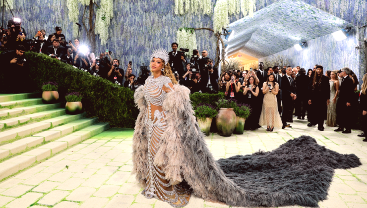 Met Gala’da ‘Moda Sanattır’ Temasıyla Göz Kamaştıran Ünlüler Geçidi