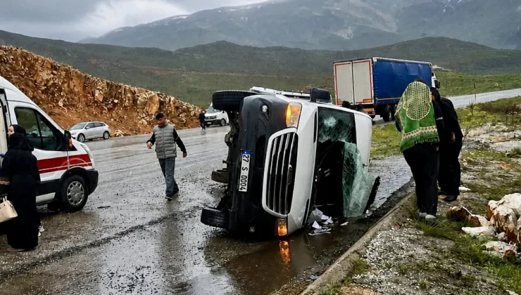 Doğanşehir’de Minibüs Kazası: 12 Yaralı