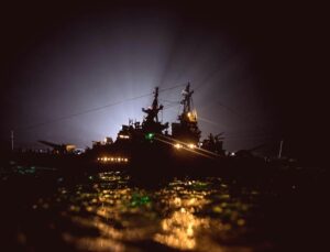 ABD Savaş Gemisi USS Higgins Elektrik Arızası Nedeniyle Saatlerce Hareketsiz Kaldı