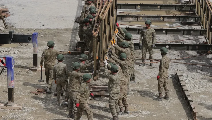 Zap Suyu’na Askeri Köprü, Ulaşım Ağını Yeniden Bağlıyor