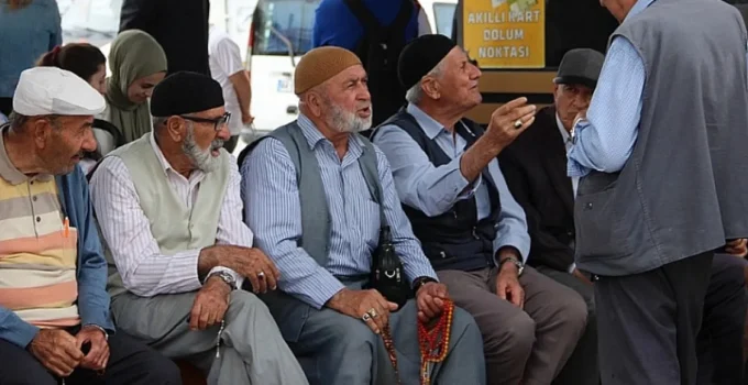 Emekli ve Memur Maaşları İçin Zam Oranı Netleşiyor: Malatyalı Vatandaşları Neler Bekliyor?