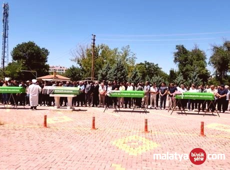 Tatil yolunda büyük acı: Aynı aileden 5 kişi son yolculuğuna uğurlandı