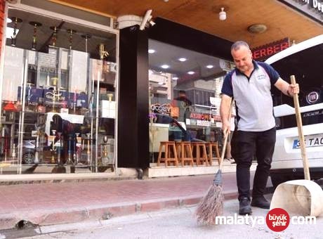 İzmirli Temizlik İşçisinin Sesinden Yükselen Başarı Hikayesi