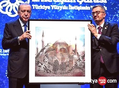 Cumhurbaşkanı Erdoğan’a Ayasofya Temalı Anlamlı Hediye