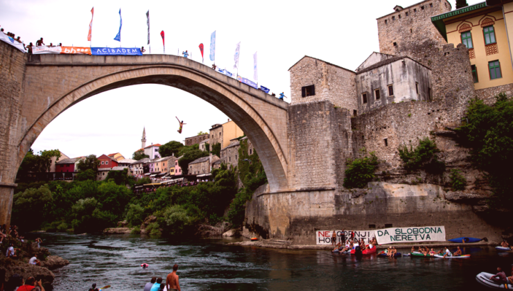 Mostar Köprüsü 460 yıldır süren geleneğe ev sahipliği yaptı