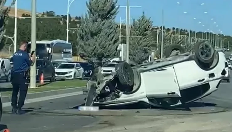 Malatya Çevre Yolunda Feci Kaza: Beton Direğe Çarpan Araç Ters Döndü
